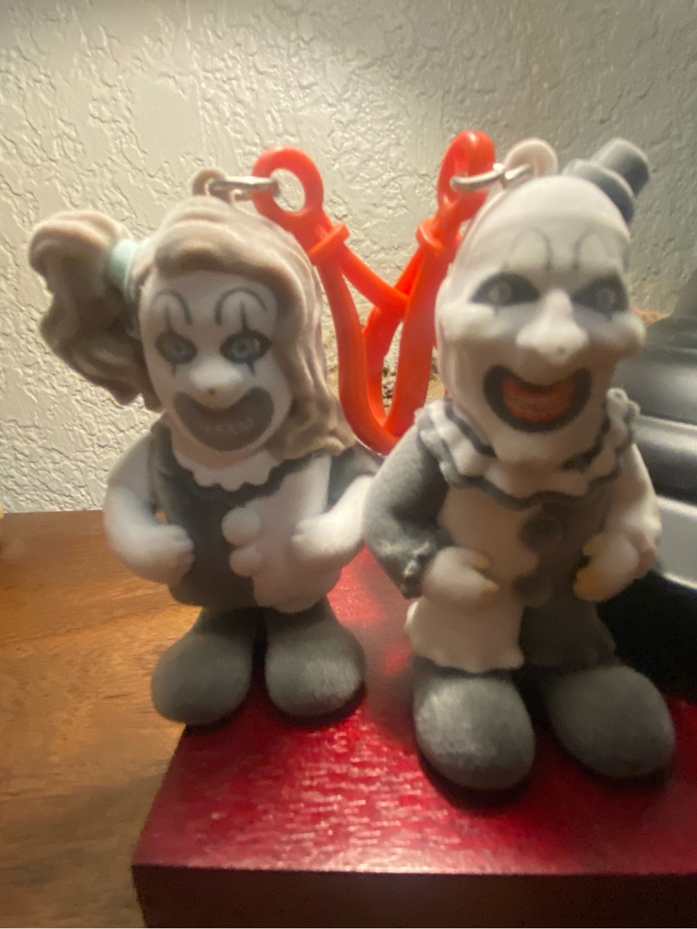 Terrifier - Art the clown & girl Keychain Pair - felt bag clip